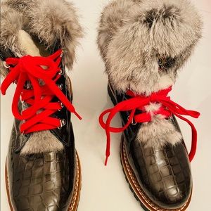 Winter boots size 40 with rabbit fur outside and also natural fur inside.